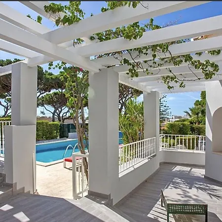 Pardal Villa *