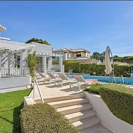 Pardal Villa